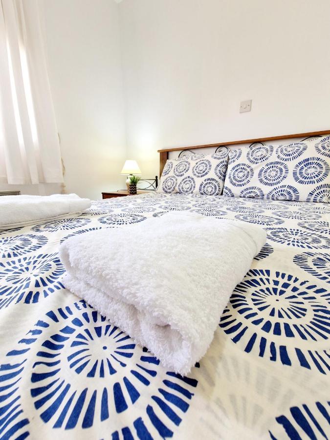 Emma'S Place, 2 Bedroom Apartment With Pool View Paphos Exterior foto