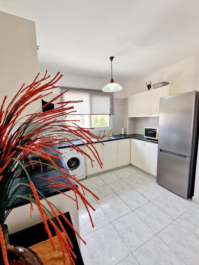Emma'S Place, 2 Bedroom Apartment With Pool View Paphos Exterior foto